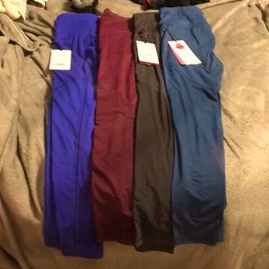4 pair of yoga leggings